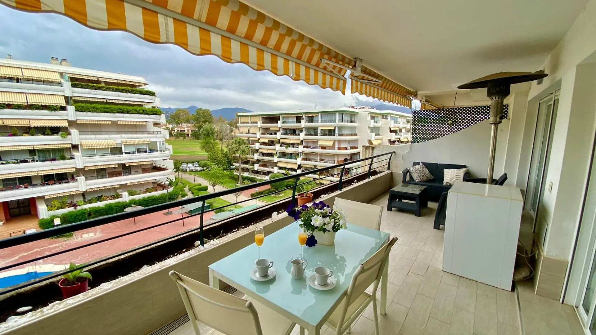 Apartamento Con Vistas Y Terraza En Guadalmina Mad Apartment Marbella Spain